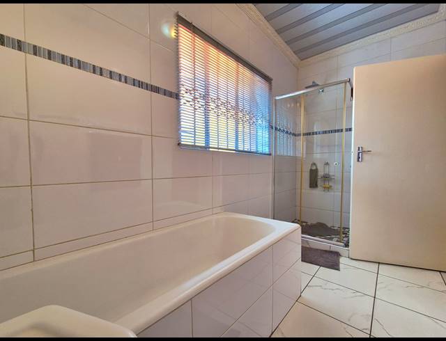 5 BEDROOM HOUSE TO LET IN BRENTHURST
